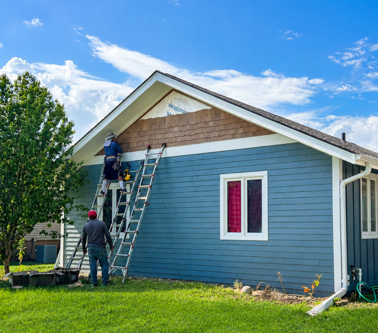 Papillion LP SmartSide siding with CertainTeed Cedar Impressions shake in Hawaiian Village