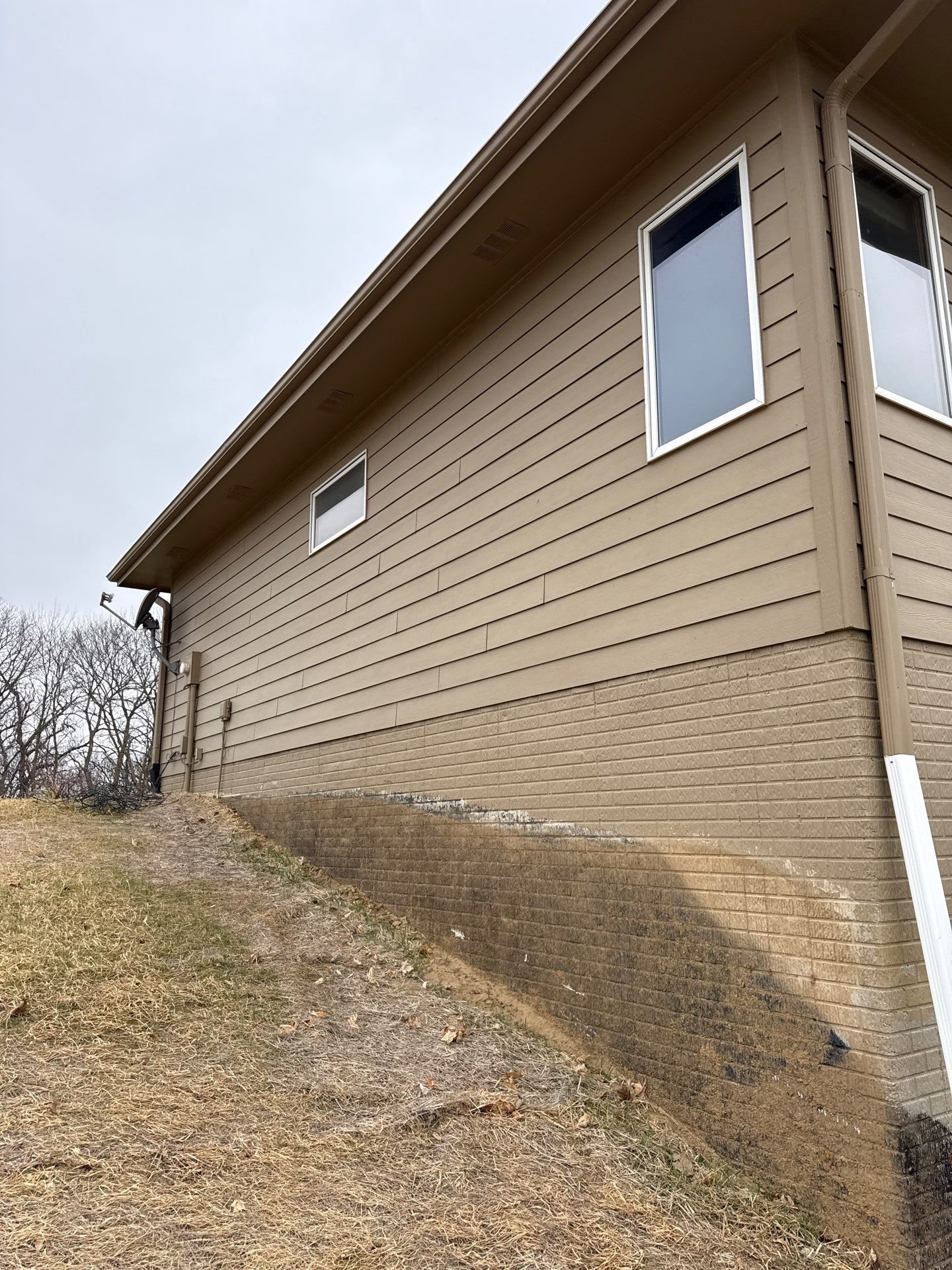 Vinyl siding on home in Glenwood, IA serviced by KO Roofing & Storm Repair
